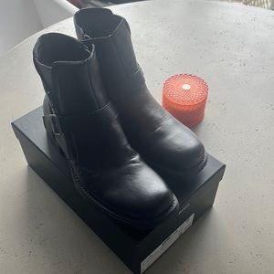 Men’s 10.5 Kenneth Cole Reaction Black Boots